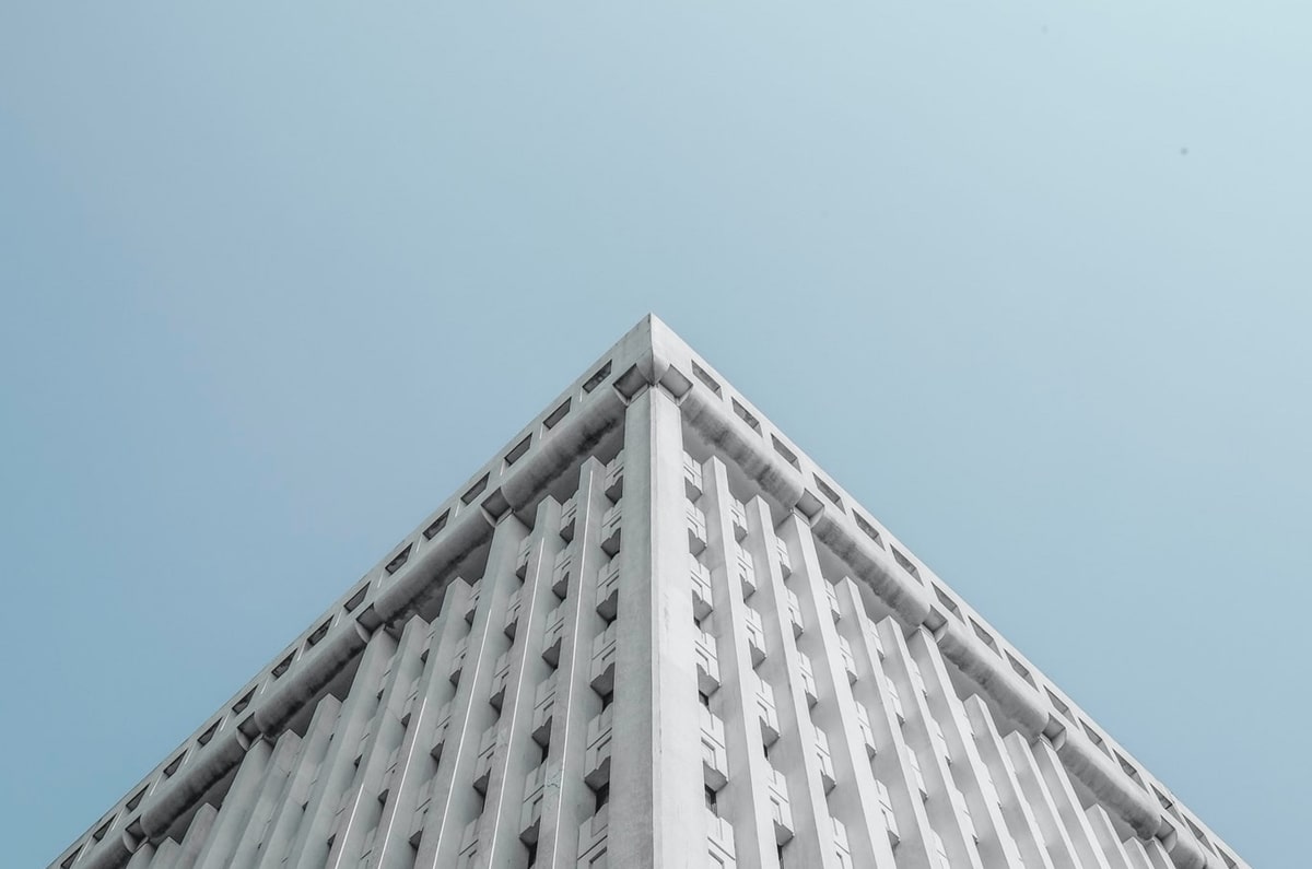 意甲媒体透露：米兰在冬季继续启动后防线的补强计划，目前已有三位目标人选